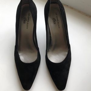 Anne Klein Black Suede Pump 7-1/2